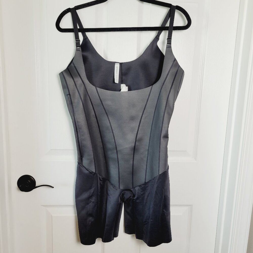Spanx Total Contour Open Bust Mid Thigh Bodysuit 1X Black Sculpt Fit Corset